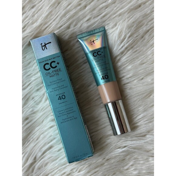 IT Cosmetics CC+ Cream Natural Matte Foundation with SPF 40 Fair Light - Picture 4 of 12